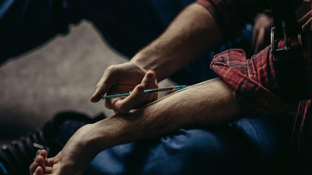injecting heroin