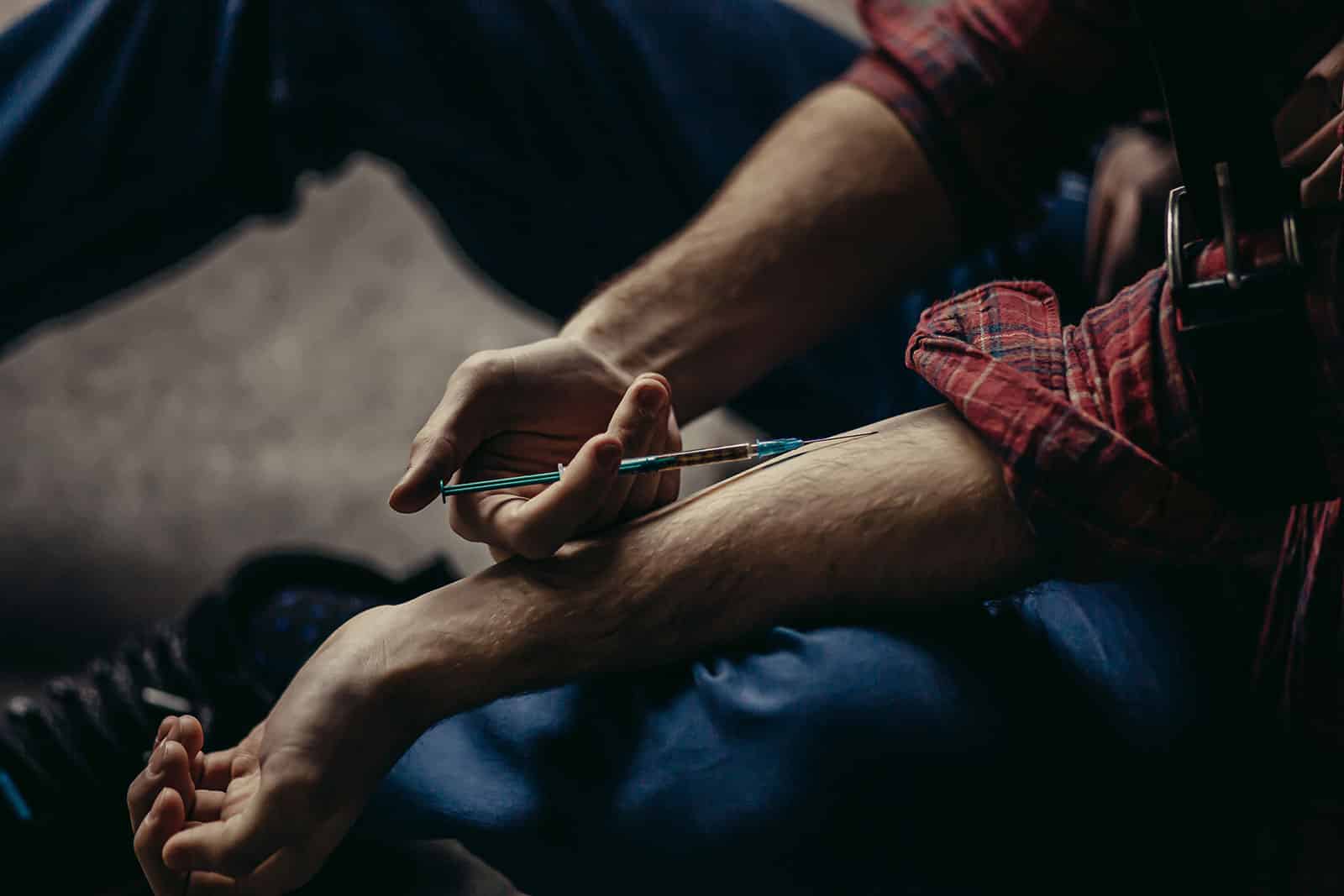 injecting heroin